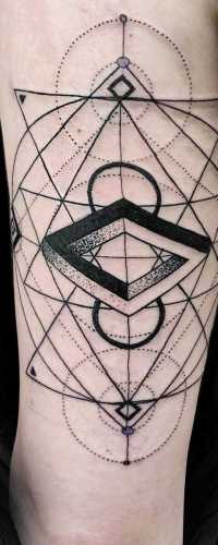 geometricke.tetovani.dotwork.Mak_.011